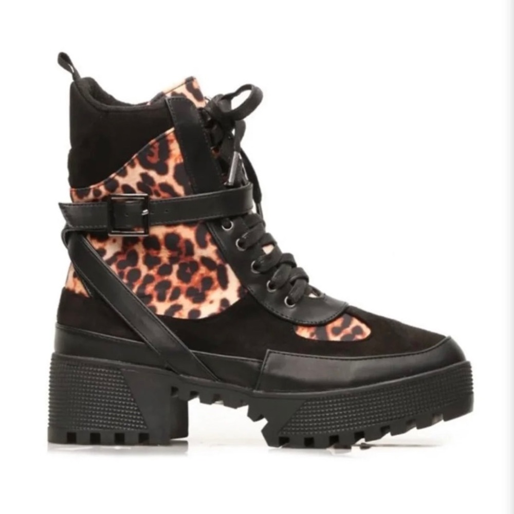 Fashion nova leaopord print boots